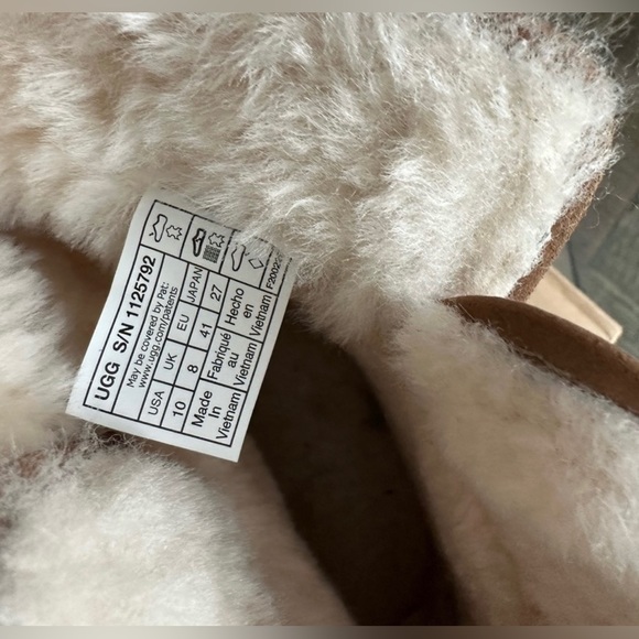 UGG Cory II/Size 10. NWOT Genuine Shearling lined boots Chestnut . - Picture 3 of 5